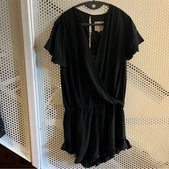 Chaser Surplice Romper with Ruffled Sleeves and Hems Size Medium in Black NWT - Picture 3 of 12